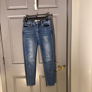 Women's Skinny Jeans in Medium Wash Blue